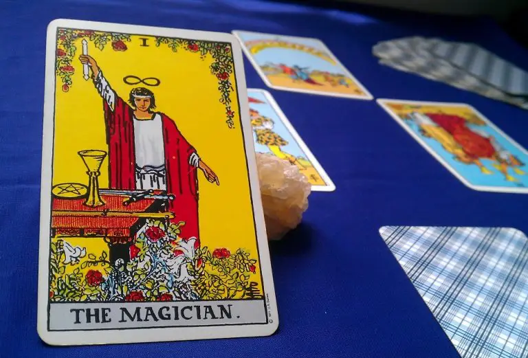 The-Magician-Tarot-Card-Rider-Waite